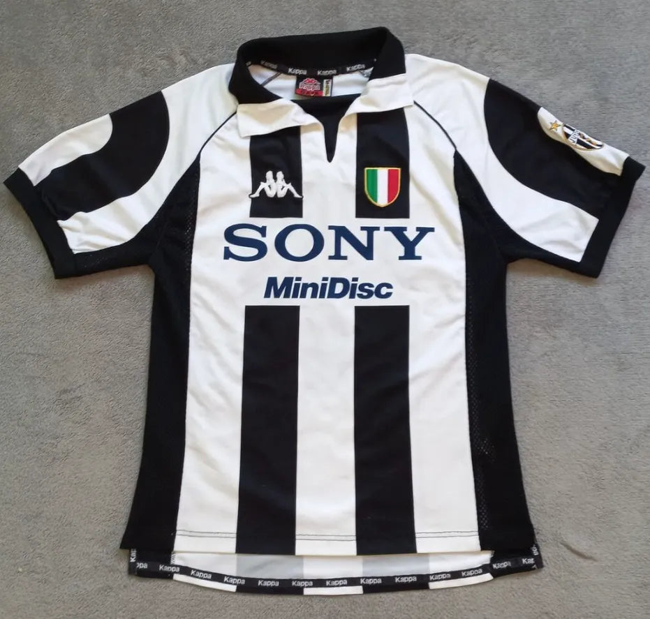 Juventu 97/98 Home Retro Club Jersey