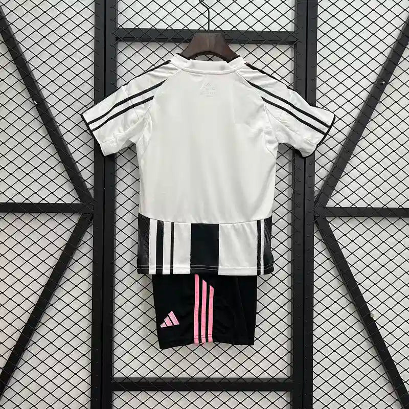 25/26 Juve Kids Home Kit Stadium Version
