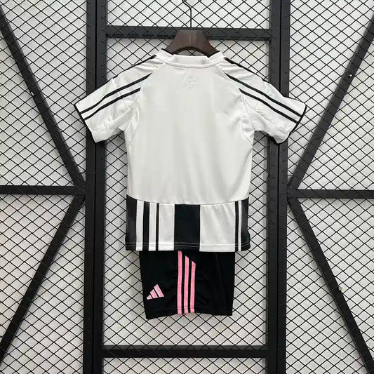 25/26 Juventus Kids Home Kit Stadium Version
