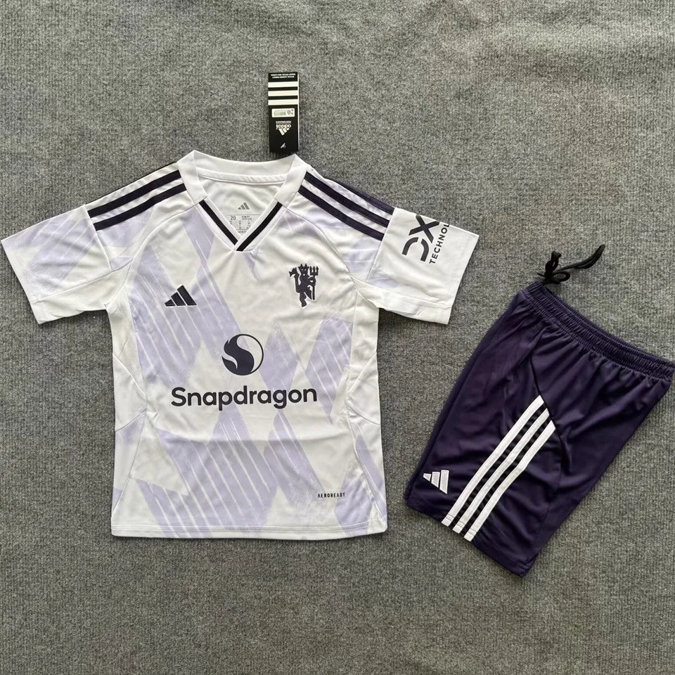 25/26 Man. Utd. Kids Away Kit Stadium Version