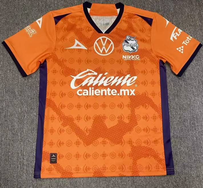 25/26 Puebla Goalkeeper Kit Stadium Version